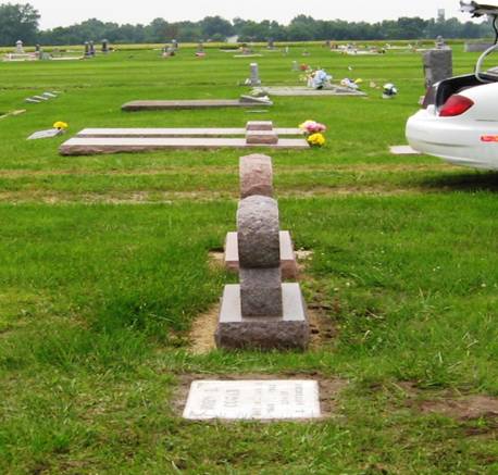 John, Elizabeth & Joyce's headstones Jun 2   2011.JPG