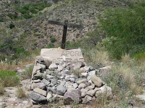 Insert 11. Names Carmen and Ramon (Aros) two burials, on cement cross. Wooden cross unreadable.jpg